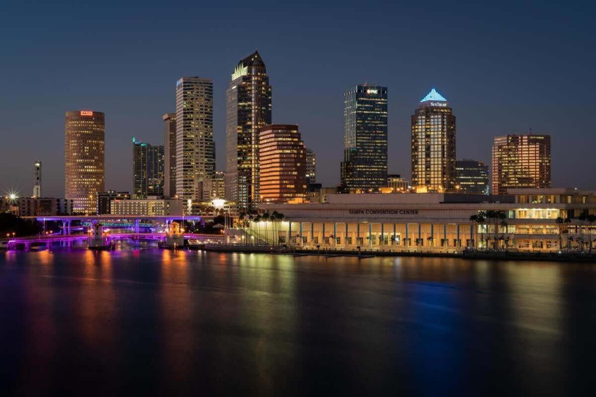 Budget Friendly Sleeps 8 Discounts Available Tampa Exterior photo