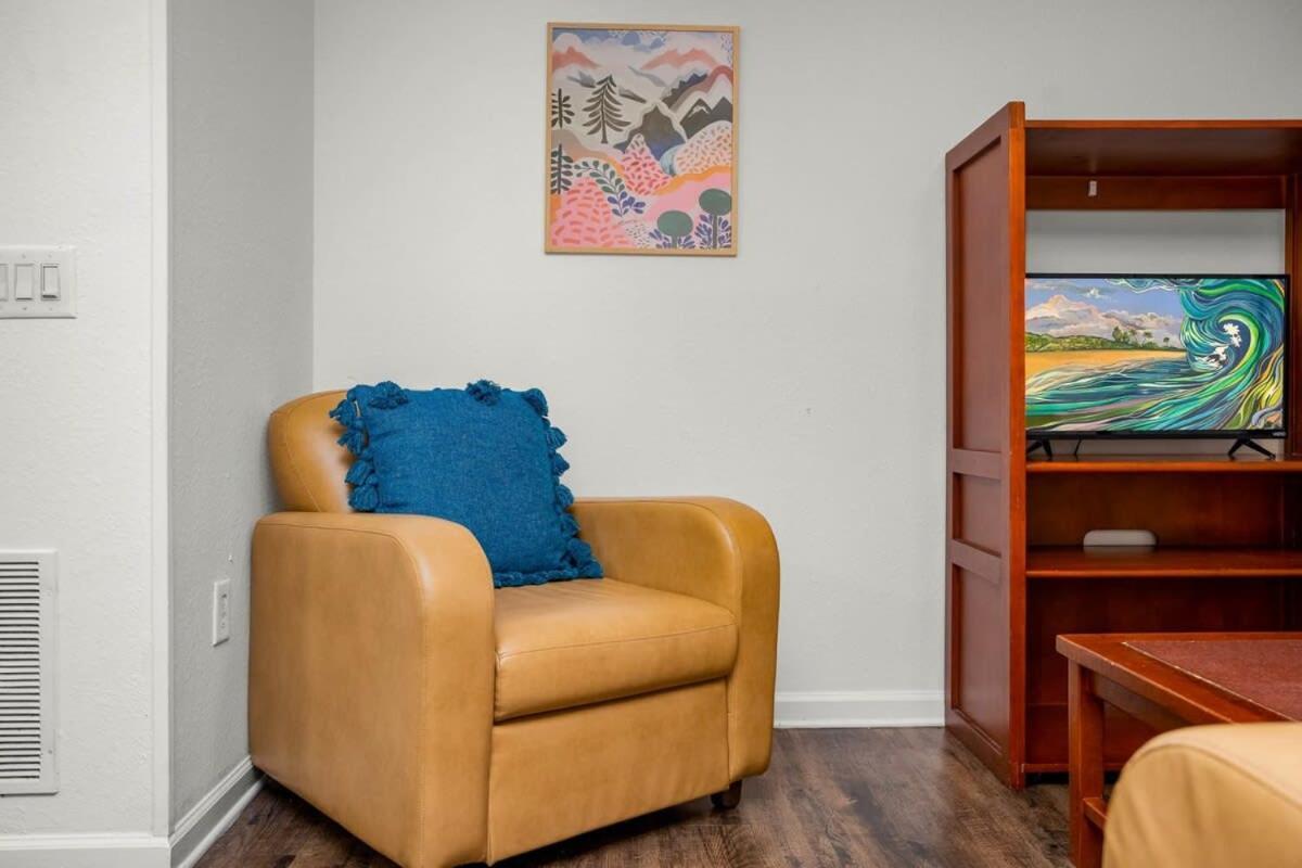 Budget Friendly Sleeps 8 Discounts Available Tampa Exterior photo