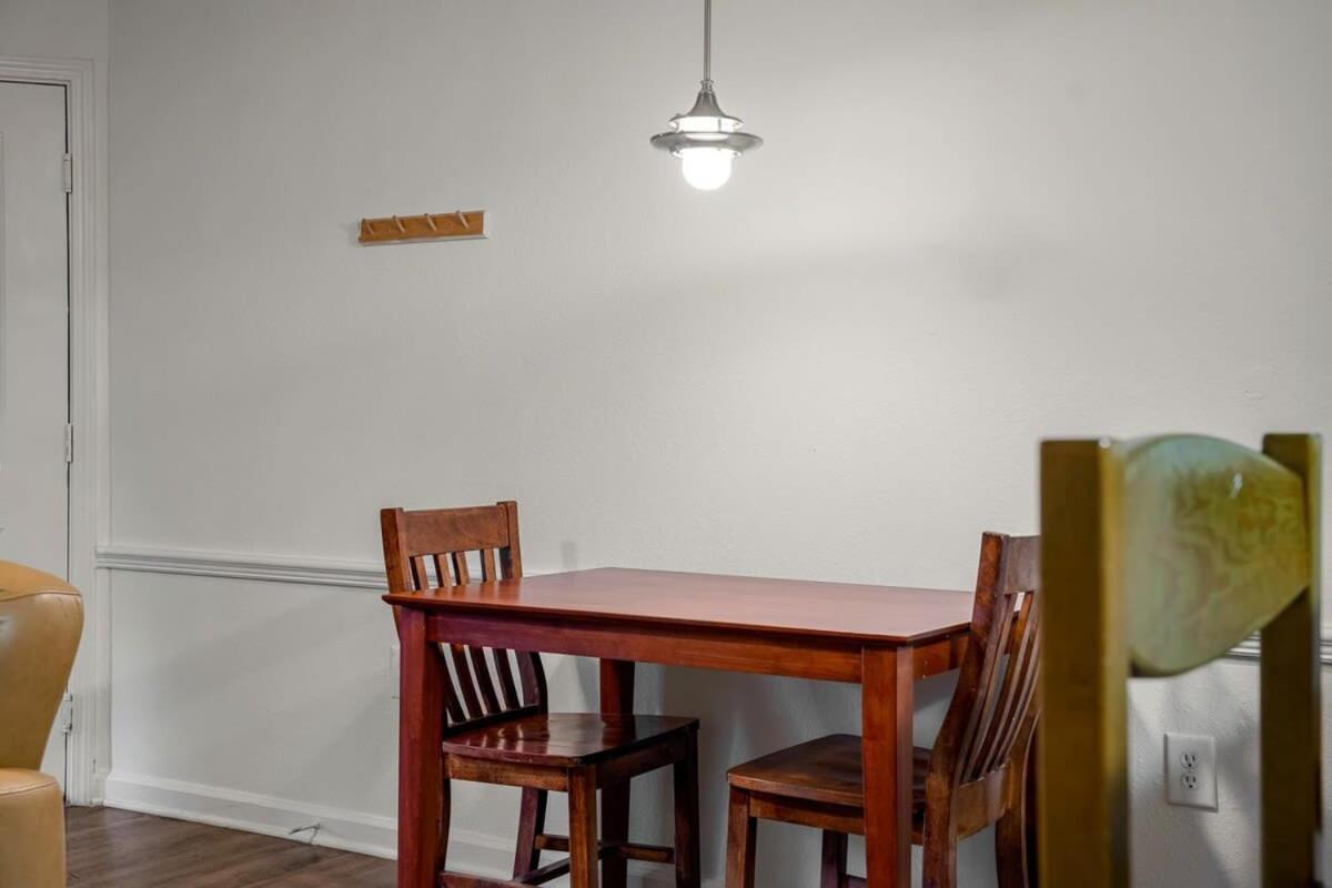 Budget Friendly Sleeps 8 Discounts Available Tampa Exterior photo