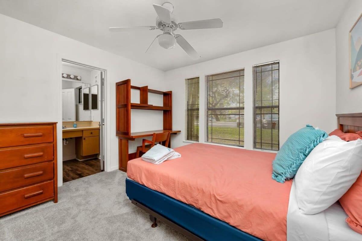 Budget Friendly Sleeps 8 Discounts Available Tampa Exterior photo