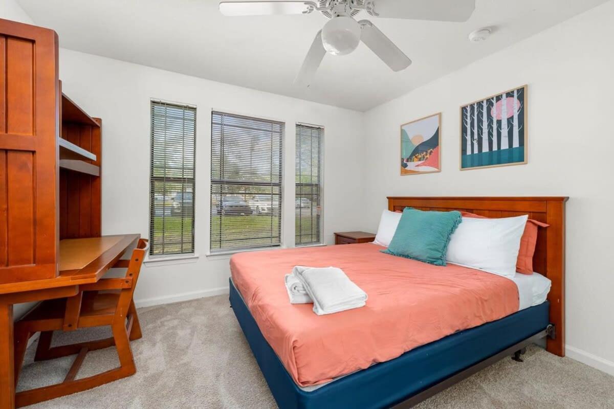 Budget Friendly Sleeps 8 Discounts Available Tampa Exterior photo