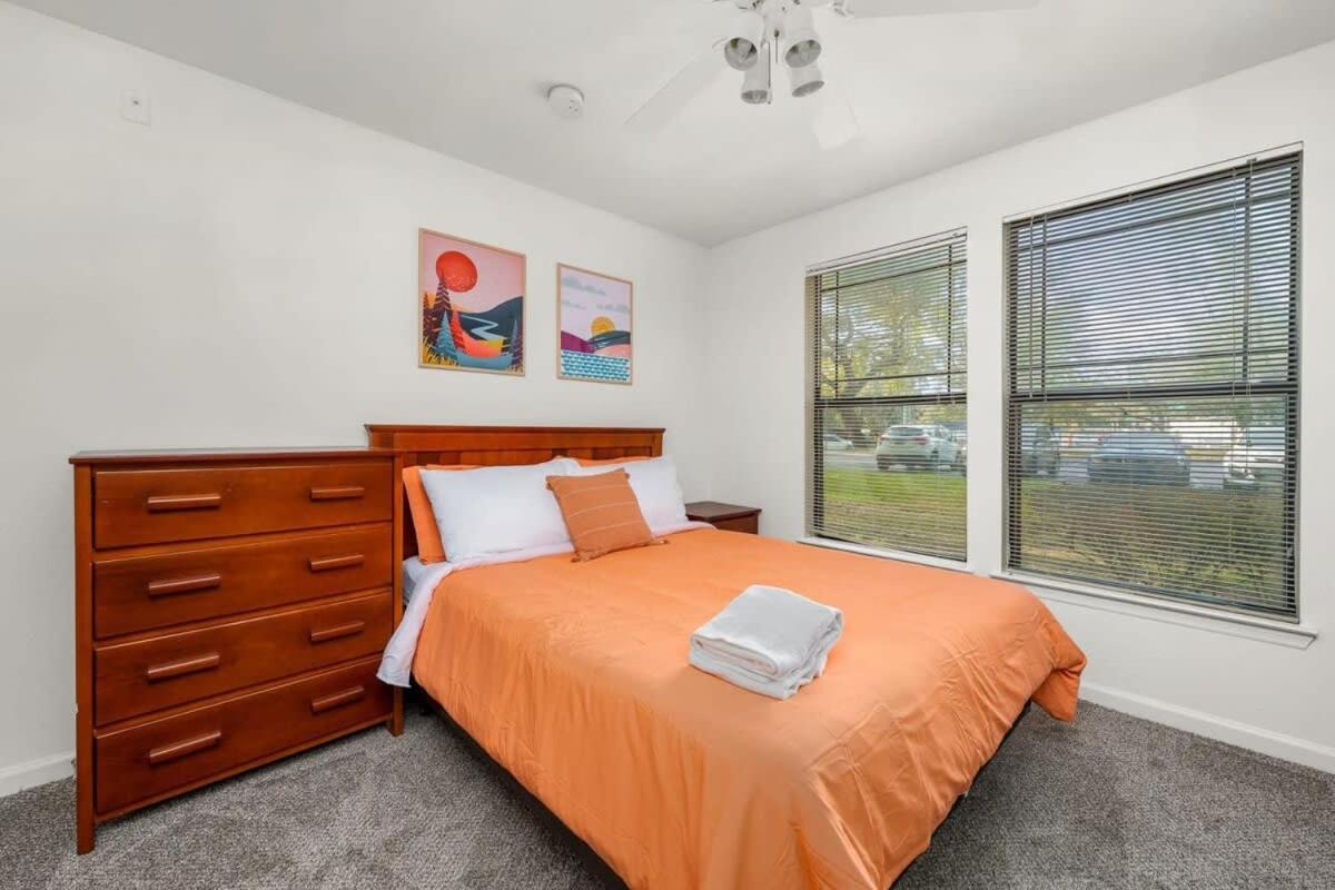 Budget Friendly Sleeps 8 Discounts Available Tampa Exterior photo