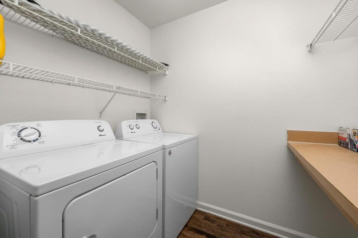Budget Friendly Sleeps 8 Discounts Available Tampa Exterior photo