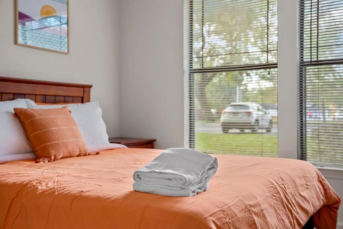 Budget Friendly Sleeps 8 Discounts Available Tampa Exterior photo