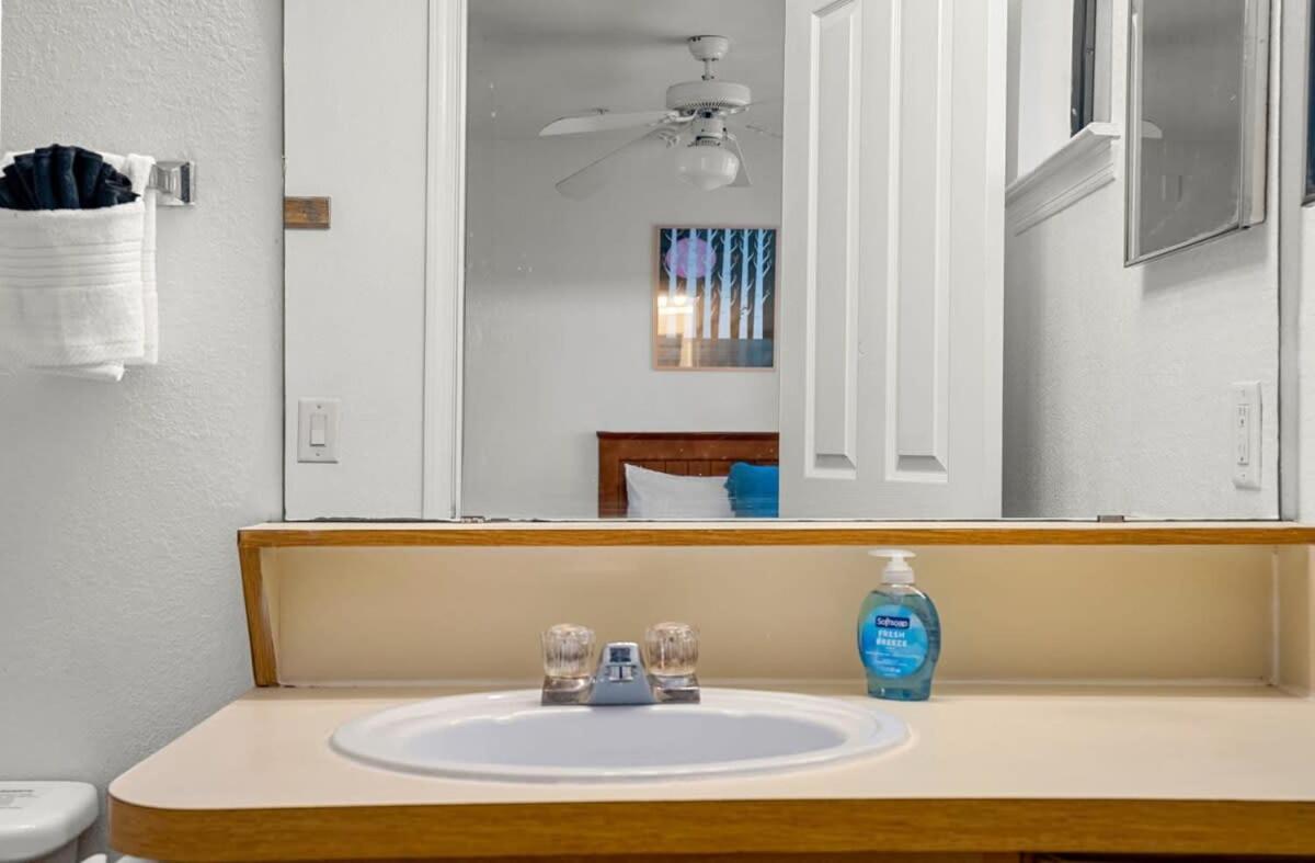 Budget Friendly Sleeps 8 Discounts Available Tampa Exterior photo