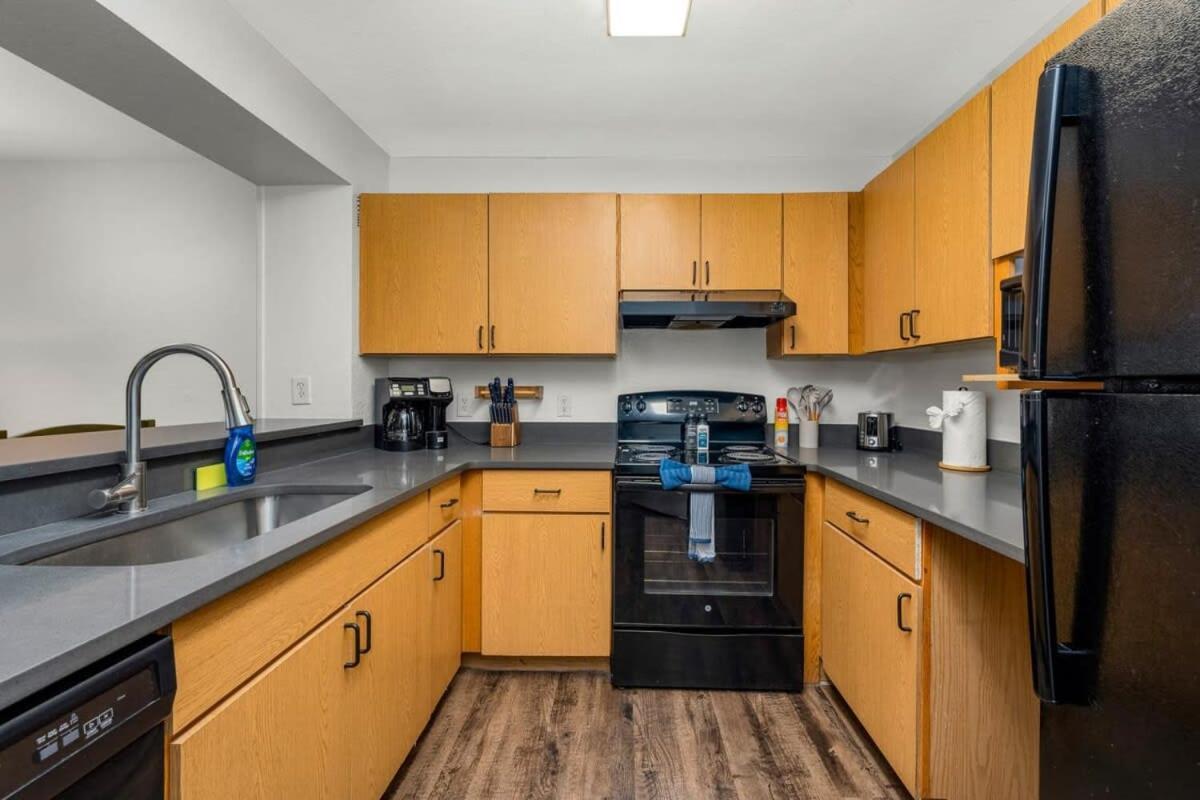 Budget Friendly Sleeps 8 Discounts Available Tampa Exterior photo