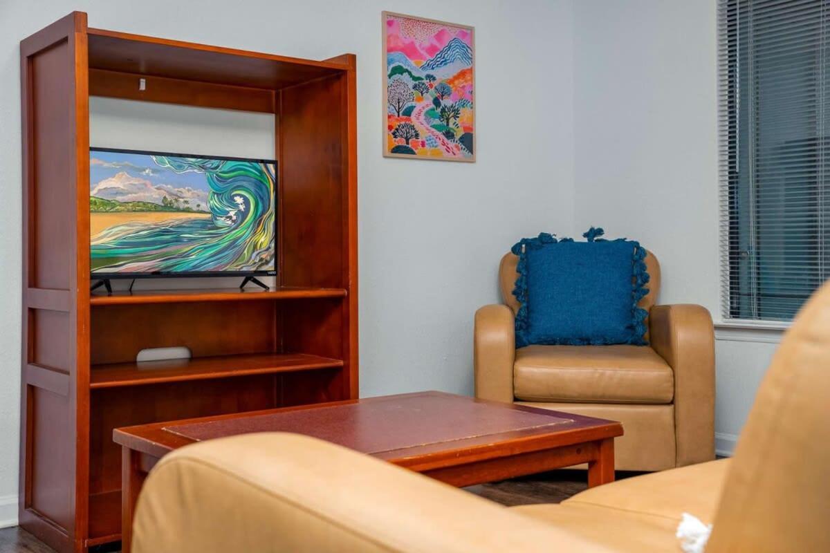 Budget Friendly Sleeps 8 Discounts Available Tampa Exterior photo